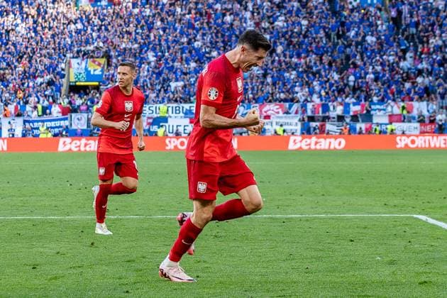 Tor zum 1:1 durch Elfmeter von Robert Lewandowski (Polen, 09) Frankreich vs. Polen, Herren, Fussball, 3. Spieltag, EURO 2024, 25.06.2024, Europameisterschaft, Gruppe D Frankreich vs. Polen, Herren, Fussball, 3. Spieltag, EURO 2024, 25.06.2024, Europameisterschaft, Gruppe D Dortmund Copyright: xEibner-Pressefoto BahhoxKarax EP_FRA