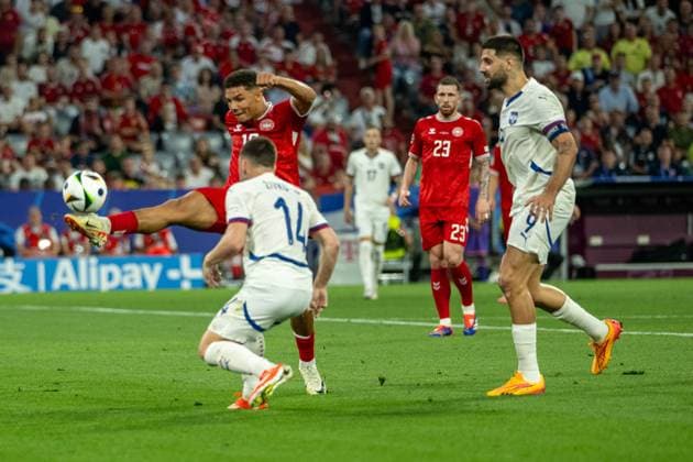 Alexander Hartmann Bah (Daenemark 18), Andrija Zivkovic (Serbien, 14), Aleksandar Mitrovic (Serbien, 09), GER, Daenemark (DEN) vs. Serbien (SRB), Fussball Europameisterschaft, UEFA EURO, EM, Europameisterschaft,Fussball 2024, Gruppe E, 3. Spieltag, 25.06.2024, GER, Daenemark (DEN) vs. Serbien (SRB), Fussball Europameisterschaft, UEFA EURO 2024, Gruppe E, 3. Spieltag, 25.06.2024 Muenchen Copyright: xEibner-Pressefoto SaschaxWaltherx EP_SWA