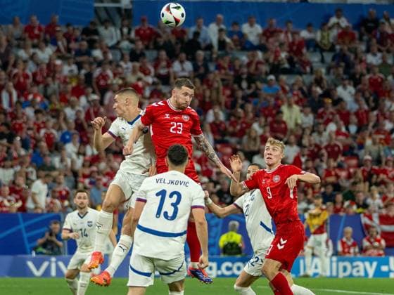 Morton Blom Due Hojbjerg (Daenemark 23), Milos Veljkovic (Serbien, 13), GER, Daenemark (DEN) vs. Serbien (SRB), Fussball Europameisterschaft, UEFA EURO, EM, Europameisterschaft,Fussball 2024, Gruppe E, 3. Spieltag, 25.06.2024, GER, Daenemark (DEN) vs. Serbien (SRB), Fussball Europameisterschaft, UEFA EURO 2024, Gruppe E, 3. Spieltag, 25.06.2024 Muenchen Copyright: xEibner-Pressefoto SaschaxWaltherx EP_SWA