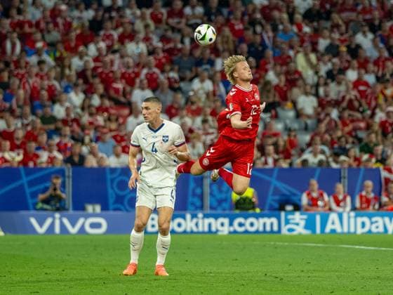 Nikola Milenkovic (Serbien, 04), Kasper Dolberg (Daenemark 12), GER, Daenemark (DEN) vs. Serbien (SRB), Fussball Europameisterschaft, UEFA EURO, EM, Europameisterschaft,Fussball 2024, Gruppe E, 3. Spieltag, 25.06.2024, GER, Daenemark (DEN) vs. Serbien (SRB), Fussball Europameisterschaft, UEFA EURO 2024, Gruppe E, 3. Spieltag, 25.06.2024 Muenchen Copyright: xEibner-Pressefoto SaschaxWaltherx EP_SWA