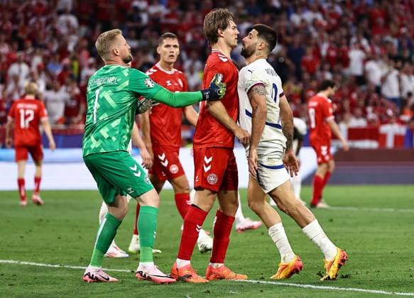 Aleksandar Mitrovic of Serbia squares up to Joachim Andersen of Denmark Denmark v Serbia, UEFA European Championship, EM, Europameisterschaft 2024, Group C, Football, Munich Football Arena, Munich, Germany, 25 Jun 2024 EDITORIAL USE ONLY No use with unauthorised audio, video, data, fixture lists, club league logos or live services. Online in-match use limited to 120 images, no video emulation. No use in betting, games or single club league player publications. Copyright: xMichaelxZemanek Shutterstockx 14555536cq