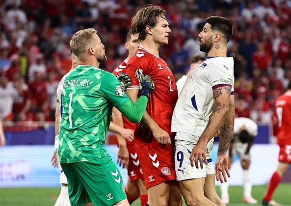 Aleksandar Mitrovic of Serbia squares up to Joachim Andersen of Denmark Denmark v Serbia, UEFA European Championship, EM, Europameisterschaft 2024, Group C, Football, Munich Football Arena, Munich, Germany, 25 Jun 2024 EDITORIAL USE ONLY No use with unauthorised audio, video, data, fixture lists, club league logos or live services. Online in-match use limited to 120 images, no video emulation. No use in betting, games or single club league player publications. Copyright: xMichaelxZemanek Shutterstockx 14555536cr