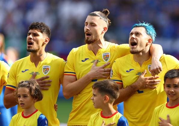 Players of Romania sing the national anthem prior to kick off Slovakia v Romania, UEFA European Championship, EM, Europameisterschaft 2024, Group E, Football, Frankfurt Arena, Frankfurt am Main, Germany - 26 Jun 2024 EDITORIAL USE ONLY No use with unauthorised audio, video, data, fixture lists, club league logos or live services. Online in-match use limited to 120 images, no video emulation. No use in betting, games or single club league player publications. Copyright: xKieranxMcManus Shutterstockx 14555603u