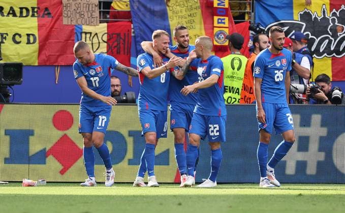 26.06.2024, Fussball Europameisterschaft, UEFA EURO, EM, Europameisterschaft,Fussball 2024, Slowakei - Rumänien, Gruppe E, Arena Frankfurt, v.l., Torjubel zum 1:0 durch Ondrej Duda (Slowakei), Goal celebration, celebrate the goal Copyright: HMBxMedia