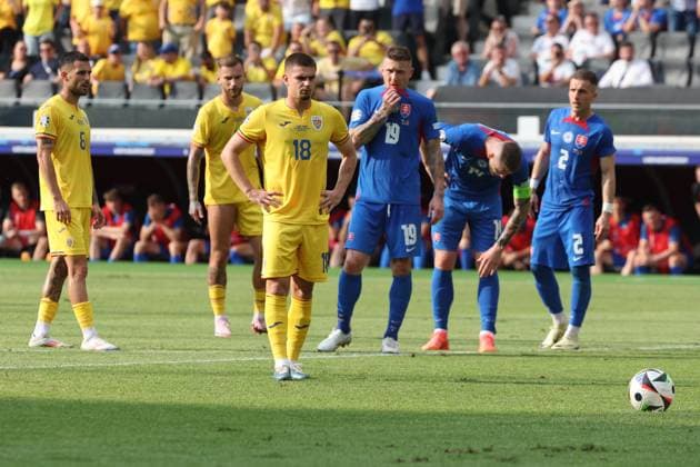 Tor zum 1:1 per Elfmeter durch Razvan Marin (Rumänien, Nr. 18) , Vorrundenspiel M33, SVK - ROU, Gruppe E, Fussball Europameisterschaft, Slowakei gegen Rumänien, European Football Championship, Slovakia vs. Romania, Frankfurt, 26.06.2024, -
