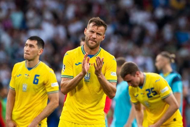 Andrii Yarmolenko (Ukraine, 07), Taras Stepanenko (Ukraine, 06), Vladyslav Vanat (Ukraine, 25) ist enttauescht ueber das Unentschieden und ausscheiden aus dem Turnier, GER, Ukraine (UKR) vs Belgium (BEL), Fussball Europameisterschaft, UEFA EURO, EM, Europameisterschaft,Fussball 2024, Gruppe E, 3. Spieltag, 26.06.2024 GER, Ukraine (UKR) vs Belgium (BEL), Fussball Europameisterschaft, UEFA EURO 2024, Gruppe E, 3. Spieltag, 26.06.2024 Stuttgart Copyright: xEibner-Pressefoto Memmlerx EP_MMR