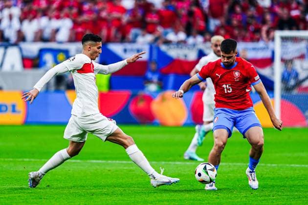 Mert Muelduer (Tuerkei, 18), David Jurasek (Tschechien, 15) GER, Tschechien vs. Tuerkei, Fussball Europameisterschaft, UEFA EURO, EM, Europameisterschaft,Fussball 2024, Spieltag 3, 26.06.2024 GER, Tschechien vs. Tuerkei, Fussball Europameisterschaft, UEFA Euro 2024, Spieltag 3, 26.06.2024 Hamburg Copyright: xEibner-Pressefoto MarcelxvonxFehrnx EP_MFN