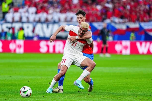 Baris Alper Yilmaz (Tuerkei, 21), Ladislav Krejci (Tschechien, 18) GER, Tschechien vs. Tuerkei, Fussball Europameisterschaft, UEFA EURO, EM, Europameisterschaft,Fussball 2024, Spieltag 3, 26.06.2024 GER, Tschechien vs. Tuerkei, Fussball Europameisterschaft, UEFA Euro 2024, Spieltag 3, 26.06.2024 Hamburg Copyright: xEibner-Pressefoto MarcelxvonxFehrnx EP_MFN