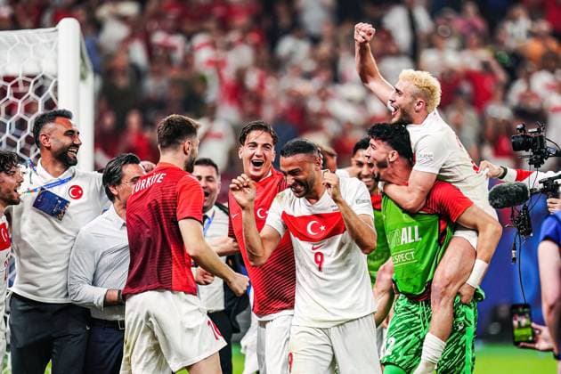 Tuerkei jubelt Jubel nach Sieg Spielende GER, Tschechien vs. Tuerkei, Fussball Europameisterschaft, UEFA EURO, EM, Europameisterschaft,Fussball 2024, Spieltag 3, 26.06.2024 GER, Tschechien vs. Tuerkei, Fussball Europameisterschaft, UEFA Euro 2024, Spieltag 3, 26.06.2024 Hamburg Copyright: xEibner-Pressefoto MarcelxvonxFehrnx EP_MFN