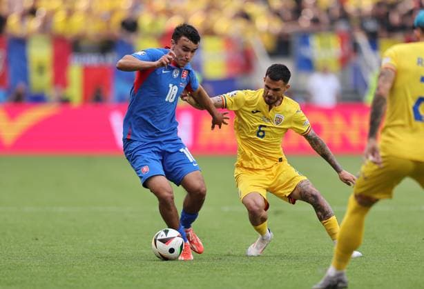 26.06.2024, Fussball Europameisterschaft, UEFA EURO, EM, Europameisterschaft,Fussball 2024, Slowakei - Rumänien, Gruppe E, Arena Frankfurt, v.l., David Strelec (Slowakei), Marius-Mihai Marin (Rumänien) Copyright: HMBxMedia