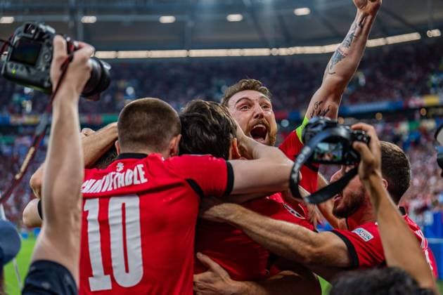 Tor zum 1:0 durch Khvicha Kvaratskhelia (Georgien, 7) Guram Kashia (Georgien, 4) Georgien vs. Portugal, Herren, Fussball, 3. Spieltag, EURO 2024, 26.06.2024, Europameisterschaft, Gruppe F Georgien vs. Portugal, Herren, Fussball, 3. Spieltag, EURO 2024, 26.06.2024, Europameisterschaft, Gruppe F Gelsenkirchen Copyright: xEibner-Pressefoto BahhoxKarax EP_GEO