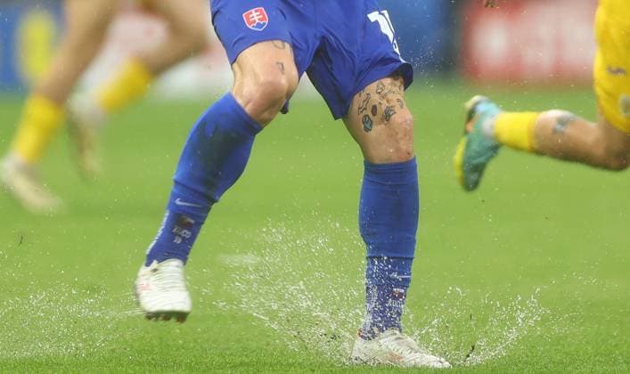 Juraj Kucka of Slovakia controls the ball as water sprays up from a puddle on the pitch Slovakia v Romania, UEFA European Championship, EM, Europameisterschaft 2024, Group E, Football, Frankfurt Arena, Frankfurt am Main, Germany - 26 Jun 2024 EDITORIAL USE ONLY No use with unauthorised audio, video, data, fixture lists, club league logos or live services. Online in-match use limited to 120 images, no video emulation. No use in betting, games or single club league player publications. Copyright: xKieranxMcManus Shutterstockx 14555603do