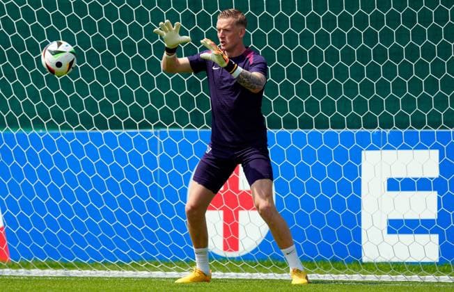 Jordan Pickford of England England Training, UEFA European Championship, EM, Europameisterschaft 2024, Round of 16, Football, Spa & Golf Resort Weimarer Land, Blankenhain, Germany, 29 Jun 2024 EDITORIAL USE ONLY No use with unauthorised audio, video, data, fixture lists, club league logos or live services. Online in-match use limited to 120 images, no video emulation. No use in betting, games or single club league player publications. Copyright: xDavexShopland Shutterstockx 14560784d