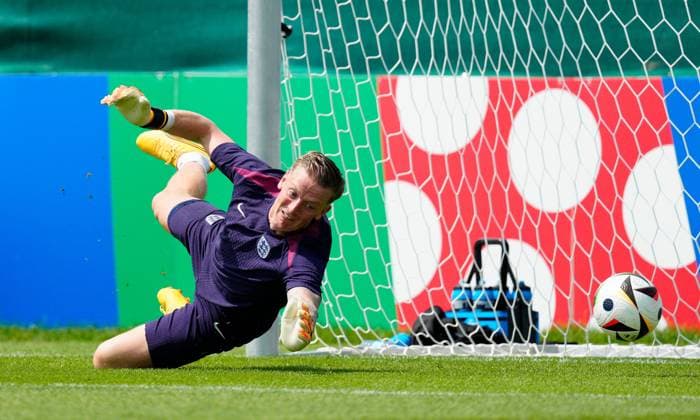 Jordan Pickford of England England Training, UEFA European Championship, EM, Europameisterschaft 2024, Round of 16, Football, Spa & Golf Resort Weimarer Land, Blankenhain, Germany, 29 Jun 2024 EDITORIAL USE ONLY No use with unauthorised audio, video, data, fixture lists, club league logos or live services. Online in-match use limited to 120 images, no video emulation. No use in betting, games or single club league player publications. Copyright: xDavexShopland Shutterstockx 14560784l
