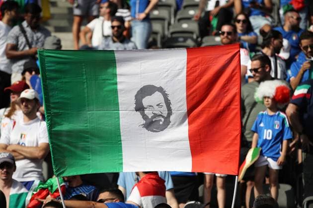 29.06.2024, xtgx, Fussball EM 2024 1 8 Finale, Schweiz - Italien emspor, v.l. Emotionen, Fans, Stimmung, Fahnen, Logo, Italien, Zuschauer, Trikots Bud Spencer Fahne (UEFA REGULATIONS PROHIBIT ANY USE OF PHOTOGRAPHS as IMAGE SEQUENCES and or QUASI-VIDEO) Berlin