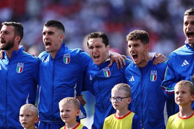 The Italian players belt out the National anthem Switzerland v Italy, UEFA European Championship, EM, Europameisterschaft 2024, Round of 16, Football, Olympiastadion, Berlin, Germany - 29 Jun 2024 EDITORIAL USE ONLY No use with unauthorised audio, video, data, fixture lists, club league logos or live services. Online in-match use limited to 120 images, no video emulation. No use in betting, games or single club league player publications. Copyright: xMichaelxZemanek Shutterstockx 14562039y