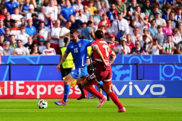 Bryan Cristante (Italien, 16), Ricardo Rodriguez (Schweiz, 13) GER, Schweiz vs. Italien, Fussball Europameisterschaft, UEFA EURO, EM, Europameisterschaft,Fussball 2024, Achtelfinale, 29.06.2024 GER, Schweiz vs. Italien, Fussball Europameisterschaft, UEFA Euro 2024, Achtelfinale, 29.06.2024 Berlin Copyright: xEibner-Pressefoto MarcelxvonxFehrnx EP_MFN