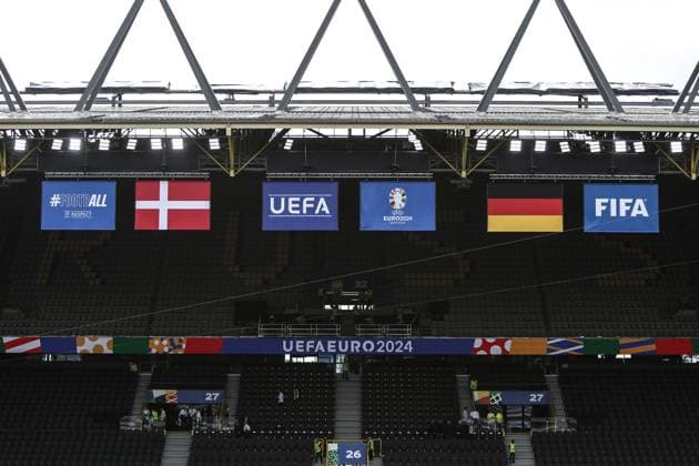 Fussball, UEFA EURO, EM, Europameisterschaft,Fussball 2024 Achtelfinale Deutschland - Dänemark 29.06.2024, BVB Stadium Dortmund Fahnen unter dem Stadion Dach, vL Football, Respect, Dänemark, UEFA, EURO 2024, Deutschland, FIFA Dortmund BVB Stadium Dortmund Nordrhein-Westfahlen Deutschland
