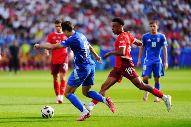 Federico Chiesa (Italien, 14), Dan Ndoye (Schweiz, 19) GER, Schweiz vs. Italien, Fussball Europameisterschaft, UEFA EURO, EM, Europameisterschaft,Fussball 2024, Achtelfinale, 29.06.2024 GER, Schweiz vs. Italien, Fussball Europameisterschaft, UEFA Euro 2024, Achtelfinale, 29.06.2024 Berlin Copyright: xEibner-Pressefoto MarcelxvonxFehrnx EP_MFN