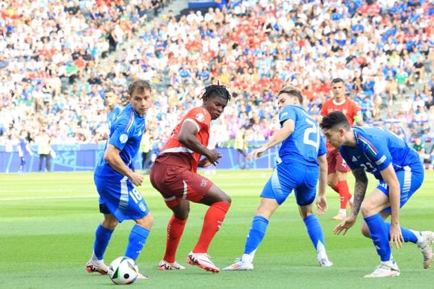 DEU, FIFA, EM-2024, SUI vs. ITA, 29.06.2024, Berliner Olympiastadion, Berlin, DEU, FIFA, EM-2024, SUI vs. ITA, im Bild Breel Embolo (SUI 7), Nicolo Fagioli (ITA 21), Alessandro Bastoni (ITA 23), Nicolo Barella (ITA 18) Foto: Juergen Engler nordphoto GmbH