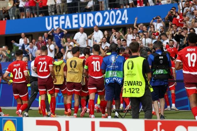 Torjubel nach dem Tor zum 1:0 durch Remo Freuler (Schweiz, 08) Jubel vor den Schweizer Fans auf der Tribüne , Fussball, UEFA , Europa Meisterschaft, (Achtelfinale) 2024, Schweiz vs. Italien, 29.06.2024, Olympiastadion Berlin, Berlin, Deutschland Berlin Olympiastadion Berlin Berlin Deutschland Copyright: xGrantxHubbsx