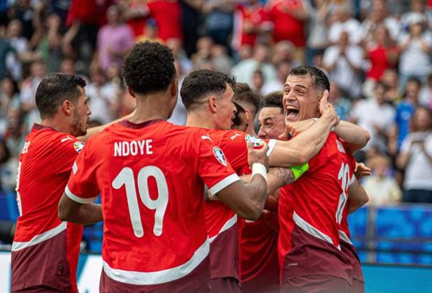 Fussball, Herren, Saison 2023 24, Euro 2024 (Achtelfinale) in Berlin, Schweiz - Italien, v.l. Remo Freuler (Schweiz), Dan Ndoye (Schweiz), Fabian Rieder (Schweiz), Ruben Vargas (Schweiz), Granit Xhaka (Schweiz), Jubel nach Tor zum 2:0, 29.06. 2024, Copyright: xSebastianxRäppold MatthiasxKochx