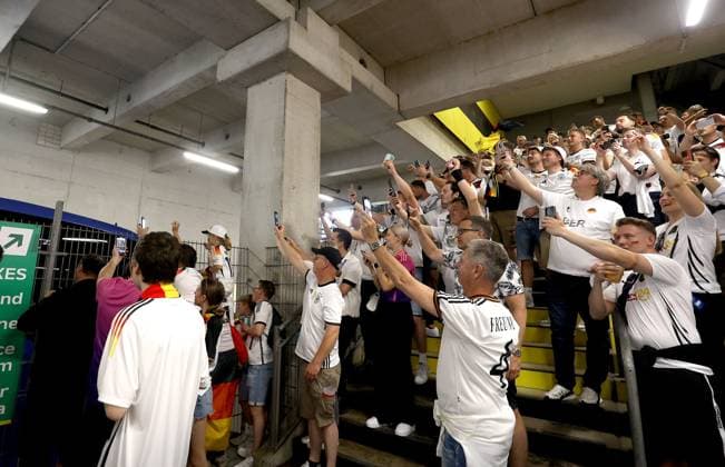 Germany fans film as their team bus arrives ahead of kick off Germany v Denmark, UEFA European Championship, EM, Europameisterschaft 2024, Round of 16, Football, BVB Stadion, Dortmund, Germany - 29 Jun 2024 EDITORIAL USE ONLY No use with unauthorised audio, video, data, fixture lists, club league logos or live services. Online in-match use limited to 120 images, no video emulation. No use in betting, games or single club league player publications. Copyright: xKieranxMcManus Shutterstockx 14562066i