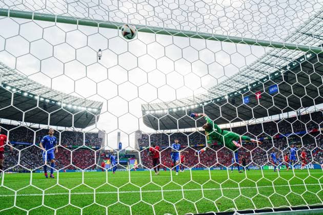 Tor zum 2:0 Ruben Vargas (Schweiz, 17), Remote Hintertorkamera GER, Schweiz vs. Italien, Fussball Europameisterschaft, UEFA EURO, EM, Europameisterschaft,Fussball 2024, Achtelfinale, 29.06.2024 GER, Schweiz vs. Italien, Fussball Europameisterschaft, UEFA Euro 2024, Achtelfinale, 29.06.2024 Berlin Copyright: xEibner-Pressefoto MarcelxvonxFehrnx EP_MFN