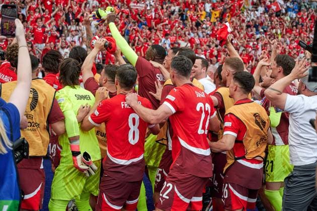 Schweiz jubelt ueber Sieg, mit Fans, GER, UEFA EURO, EM, Europameisterschaft,Fussball 2024, Fussball Herren, UEFA EM 2024, Achtelfinale, Round of 16, Schweiz vs. Italien, Switzerland vs. Italy, 29.06.2024. GER, UEFA Euro 2024, Fussball Herren, UEFA EM 2024, Achtelfinale, Round of 16, Schweiz vs. Italien, Switzerland vs. Italy, 29.06.2024. Berlin Copyright: xEibner-Pressefotox xClaudiusxRauchx EP_CRH