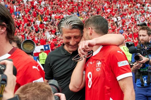 Murat Yakin (Schweiz, Trainer), Remo Freuler (Schweiz, 08), jubelt ueber Sieg, GER, UEFA EURO, EM, Europameisterschaft,Fussball 2024, Fussball Herren, UEFA EM 2024, Achtelfinale, Round of 16, Schweiz vs. Italien, Switzerland vs. Italy, 29.06.2024. GER, UEFA Euro 2024, Fussball Herren, UEFA EM 2024, Achtelfinale, Round of 16, Schweiz vs. Italien, Switzerland vs. Italy, 29.06.2024. Berlin Copyright: xEibner-Pressefotox xClaudiusxRauchx EP_CRH
