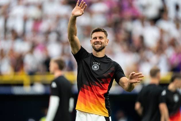 GER, Euro 2024, Achtelfinale round of sixteen, Deutschland (Germany, GER) vs Dänemark (Denmark, DNK) 29.06.2024, Signal Iduna Park (BVB Stadion Dortmund), Dortmund, GER, Euro 2024, Achtelfinale round of sixteen, Deutschland (Germany, GER) vs Dänemark (Denmark, DNK) Im Bild: Niclas Füllkrug Fuellkrug (Deutschland Germany GER, 9) winkt der Familie zu