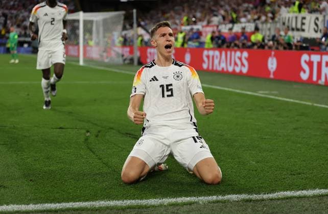 Sport Bilder des Tages 29.06.2024, Fussball Europameisterschaft, UEFA EURO, EM, Europameisterschaft,Fussball 2024, Deutschland - Dänemark, Achtelfinale, BVB Stadion Dortmund, v.l., Torjubel zum aberkannten 1:0 durch Nico Schlotterbeck (Deutschland), Goal celebration, celebrate the goal Copyright: HMBxMedia