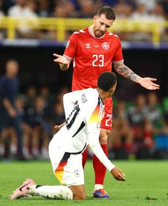 Pierre-Emile Hojbjerg of Denmark fouls Jamal Musiala of Germany and stands over his opponent Germany v Denmark, UEFA European Championship, EM, Europameisterschaft 2024, Round of 16, Football, BVB Stadion, Dortmund, Germany - 29 Jun 2024 EDITORIAL USE ONLY No use with unauthorised audio, video, data, fixture lists, club league logos or live services. Online in-match use limited to 120 images, no video emulation. No use in betting, games or single club league player publications. Copyright: xKieranxMcManus Shutterstockx 14562066ad