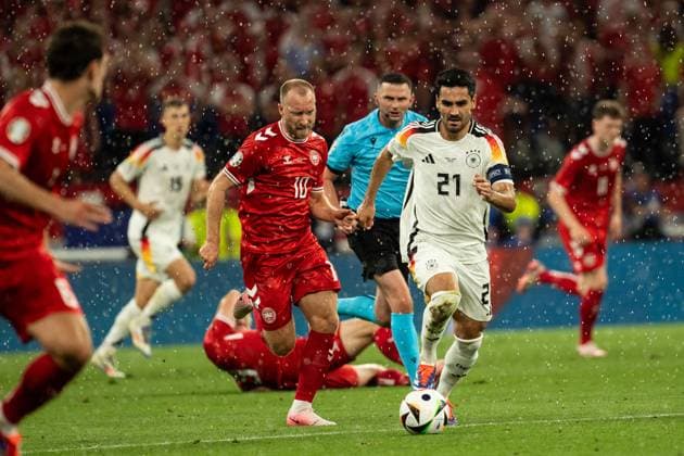 GER, Euro 2024, Achtelfinale round of sixteen, Deutschland (Germany, GER) vs Dänemark (Denmark, DNK) 29.06.2024, Signal Iduna Park (BVB Stadion Dortmund), Dortmund, GER, Euro 2024, Achtelfinale round of sixteen, Deutschland (Germany, GER) vs Dänemark (Denmark, DNK) Im Bild: Zweikampf zwischen Ilkay Gündogan Guendogan (Deutschland Germany GER, 21) und Christian Eriksen (Dänemark Daenemark Denmark DNK, 10) im Regen