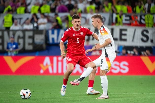 Joshua Kimmich (Deutschland, 06) im Zweikampf mit Joakim Maehle Pedersen (Daenemark, 05), GER, Germany (GER) vs Denmark (DEN), Fussball Europameisterschaft, UEFA EURO, EM, Europameisterschaft,Fussball 2024, Round of 16, 29.06.2024 GER, Germany (GER) vs Denmark (DEN), Fussball Europameisterschaft, UEFA EURO 2024, Round of 16, 29.06.2024 Dortmund Copyright: xEibner-Pressefoto Memmlerx EP_MMR