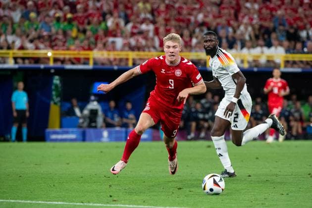 Rasmus Winther Hojlund (Daenemark, 09) im Zweikampf mit Antonio Ruediger (Deutschland, 02), GER, Germany (GER) vs Denmark (DEN), Fussball Europameisterschaft, UEFA EURO, EM, Europameisterschaft,Fussball 2024, Round of 16, 29.06.2024 GER, Germany (GER) vs Denmark (DEN), Fussball Europameisterschaft, UEFA EURO 2024, Round of 16, 29.06.2024 Dortmund Copyright: xEibner-Pressefoto Memmlerx EP_MMR