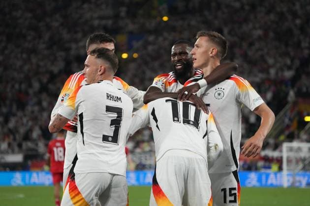 celebrate the goal, Torjubel zum 2:0 Jamal Musiala (Deutschland Germany, 10) mit Nico Schlotterbeck (Deutschland Germany, 15), Antonio Rüdiger (Deutschland Germany, 02), David Raum (Deutschland Germany, 03) - Dortmund 29.06.2024: Deutschland vs. Dänemark, EURO2024 M37, Achtelfinale, EM-Arena Dortmund