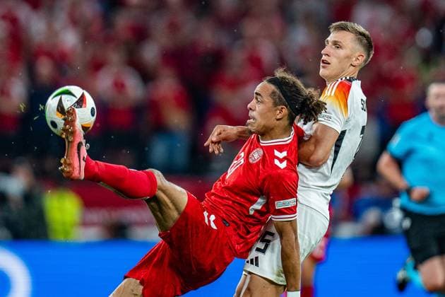 Yussuf Yuray Poulsen (Daenemark 20) Nico Schlotterbeck (Deutschland 15) Deutschland vs. Daenemark, Herren, Fussball, Achtelfinale, EURO 2024, 29.06.2024, Europameisterschaft Deutschland vs. Daenemark, Herren, Fussball, Achtelfinale, EURO 2024, 29.06.2024, Europameisterschaft Dortmund Copyright: xEibner-Pressefoto BahhoxKarax EP_GER