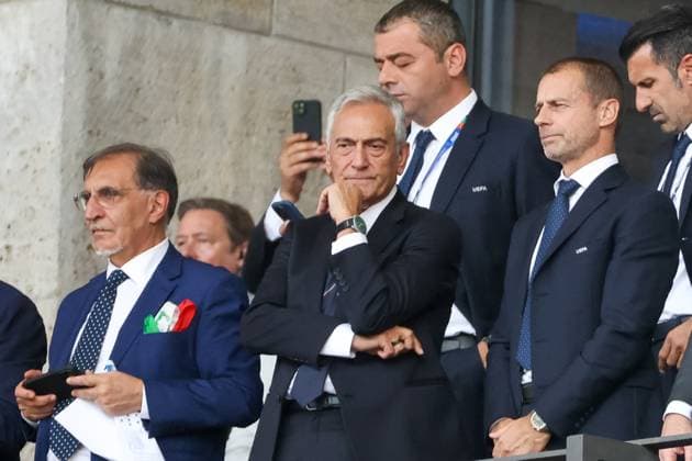 Gabriele Gravina, Präsident des italienischen Fußballverbandes, Aleksander Ceferin, UEFA-Präsident, VIP-Loge, UEFA EURO, EM, Europameisterschaft,Fussball 2024, Berlin, Fußballspiel, Offizielle, Gespräche, konzentrierte Atmosphäre, Stadion, Fußballbegeisterung, Sportveranstaltung, Nationalmannschaft, Zuschauertribüne, Führungskräfte, Fußballfunktionäre, Delegation, Eventorganisation, offizielle Gäste, wichtige Entscheidungsträger , Fussball, UEFA , Europa Meisterschaft, (Achtelfinale) 2024, Schweiz vs. Italien, 29.06.2024, Olympiastadion Berlin, Berlin, Deutschland Berlin Olympiastadion Berlin Berlin Deutschland Copyright: xGrantxHubbsx