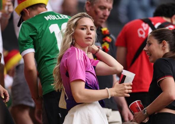 29.06.2024, Fussball Europameisterschaft, UEFA EURO, EM, Europameisterschaft,Fussball 2024, Deutschland - Dänemark, Achtelfinale, BVB Stadion Dortmund, v.l., Anika Neuer (Frau von Manuel Neuer) Copyright: HMBxMedia