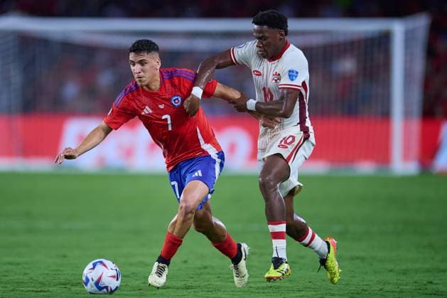 Futbol, Chile vs Canada. Fase de grupos, Copa America 2024. El jugador de Chile Marcelino Nunez, izquierda, disputa el balon contra Jonathan David de Canada durante el partido de Copa America por el grupo A disputado en el estadio Exploria en Orlando, Estados Unidos. 29 06 2024 Jose Miguel Melgarejo Mexsport Photosport Football, Chile vs Canada. Group stage, Copa America 2024. Chile s player Marcelino Nunez, left, vies the ball against Jonathan David of Canada during the Copa America match for the group A at the Exploria stadium in Orlando, United States. 29 06 2024 Jose Miguel Melgarejo Mexsport Photosport Chile vs Canada, Copa America 2024