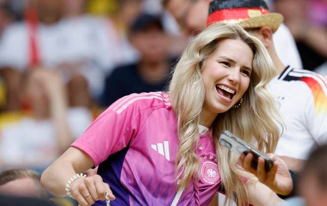 29.06.2024, Fussball, Euro 2024, Achtelfinale, Deutschland – Daenemark, GER, Dortmund, BVB Stadion Bild: v. li. Anika Neuer, Ehefrau von Torwart, Goalkeeper Manuel Neuer (Germany, 1) Copyright: HMBxMedia xHeikoxBecker