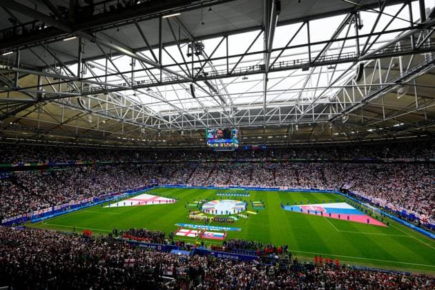 EURO 2024, England - Slowakei A general view as the teams line up ahead of kick off England v Slovakia, UEFA European Championship, EM, Europameisterschaft 2024, Round of 16, Football, Arena AufSchalke, Gelsenkirchen, Germany - 30 Jun 2024 EDITORIAL USE ONLY No use with unauthorised audio, video, data, fixture lists, club league logos or live services. Online in-match use limited to 120 images, no video emulation. No use in betting, games or single club league player publications. Copyright: xDavexShopland Shutterstockx 14562222aa