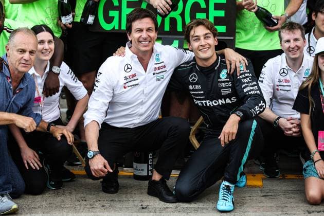 RUSSELL George (gbr), Mercedes AMG F1 Team W15, portrait WOLFF Toto (aut), Team Principal & CEO of Mercedes AMG F1 Team, portrait celebration mechanic, mecanicien, mechanics during the Formula 1 Qatar Airways Austrian Grand Prix 2024, 11th round of the 2024 Formula One World Championship, WM, Weltmeisterschaft from June 28 to 30, 2024 on the Red Bull Ring, in Spielberg, Austria - F1 - AUSTRIAN GRAND PRIX 2024 DPPI Panoramic 240630_R11_AUSTRIA_DP_XB3_1496