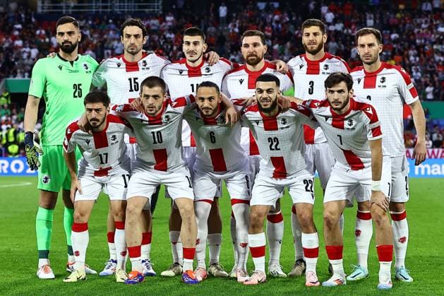 Georgia pose for a team photo prior to kick off Spain v Georgia, UEFA European Championship, EM, Europameisterschaft 2024, Round of 16, Football, Cologne Stadium, Cologne, Germany - 30 Jun 2024 EDITORIAL USE ONLY No use with unauthorised audio, video, data, fixture lists, club league logos or live services. Online in-match use limited to 120 images, no video emulation. No use in betting, games or single club league player publications. Copyright: xMichaelxZemanek Shutterstockx 14562306m