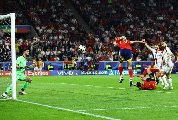 Fabian Ruiz of Spain scores to make it 2-1 Spain v Georgia, UEFA European Championship, EM, Europameisterschaft 2024, Round of 16, Football, Cologne Stadium, Cologne, Germany - 30 Jun 2024 EDITORIAL USE ONLY No use with unauthorised audio, video, data, fixture lists, club league logos or live services. Online in-match use limited to 120 images, no video emulation. No use in betting, games or single club league player publications. Copyright: xMichaelxZemanek Shutterstockx 14562306ak