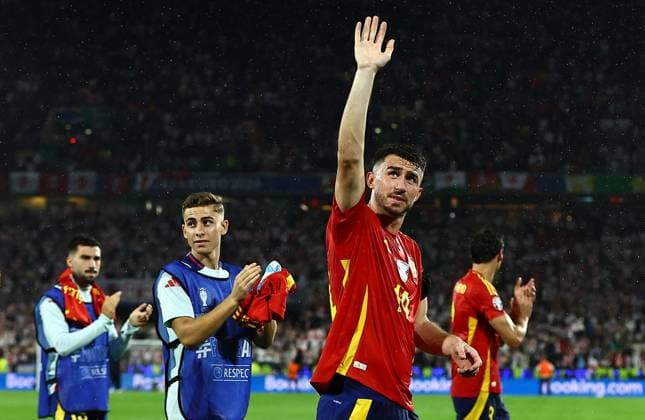 Aymeric Laporte of Spain acknowledges the fans at full time Spain v Georgia, UEFA European Championship, EM, Europameisterschaft 2024, Round of 16, Football, Cologne Stadium, Cologne, Germany - 30 Jun 2024 EDITORIAL USE ONLY No use with unauthorised audio, video, data, fixture lists, club league logos or live services. Online in-match use limited to 120 images, no video emulation. No use in betting, games or single club league player publications. Copyright: xMichaelxZemanek Shutterstockx 14562306cc