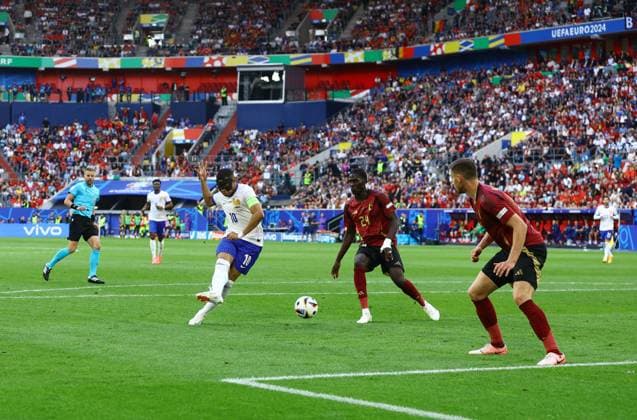 Kylian Mbappe of France has a shot whilst under pressure from Amadou Onana of Belgium France v Belgium, UEFA European Championship, EM, Europameisterschaft 2024, Round of 16, Football, Dusseldorf Arena, Dusseldorf, Germany - 01 Jul 2024 EDITORIAL USE ONLY No use with unauthorised audio, video, data, fixture lists, club league logos or live services. Online in-match use limited to 120 images, no video emulation. No use in betting, games or single club league player publications. Copyright: xKieranxMcManus Shutterstockx 14566634bi