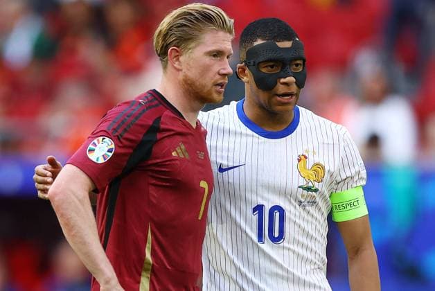 Kevin De Bruyne of Belgium and Kylian Mbappe of France. France v Belgium, UEFA European Championship, EM, Europameisterschaft 2024, Round of 16, Football, Dusseldorf Arena, Dusseldorf, Germany - 01 Jul 2024 EDITORIAL USE ONLY No use with unauthorised audio, video, data, fixture lists, club league logos or live services. Online in-match use limited to 120 images, no video emulation. No use in betting, games or single club league player publications. Copyright: xKieranxMcManus Shutterstockx 14566634bk
