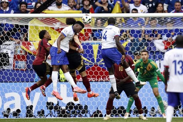 DUSSELDORF - (l-r) Lois Openda of Belgium, Aurelien Tchouameni of France, Wout Faes of Belgium, Dayot Upamecano of France, Romelu Lukaku of Belgium, Belgium goalkeeper Koen Casteels during the UEFA EURO, EM, Europameisterschaft,Fussball 2024 round of 16 match between France and Belgium at the Dusseldorf Arena on July 1, 2024 in Dusseldorf, Germany. ANP Hollandse Hoogte MAURICE VAN STEEN UEFA EURO 2024 2024 xVIxANPxSportx xVanxSteenxFotografiexIVx 502548564 originalFilename: 502548564.jpg